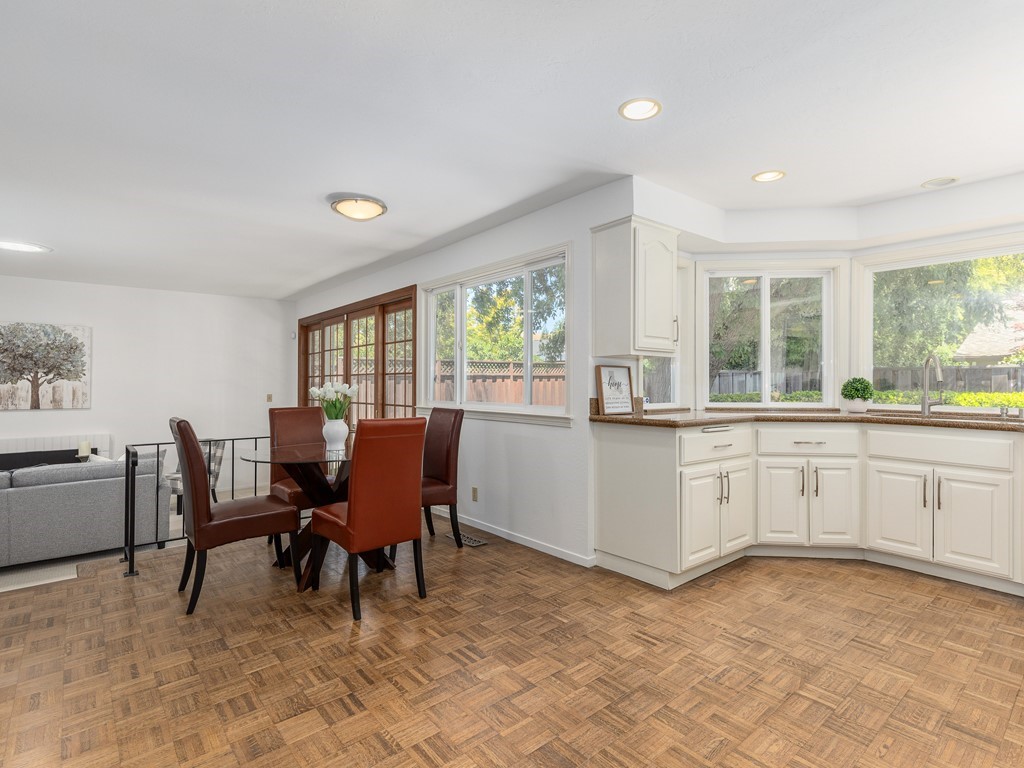 009_Kitchen-Breakfast Nook