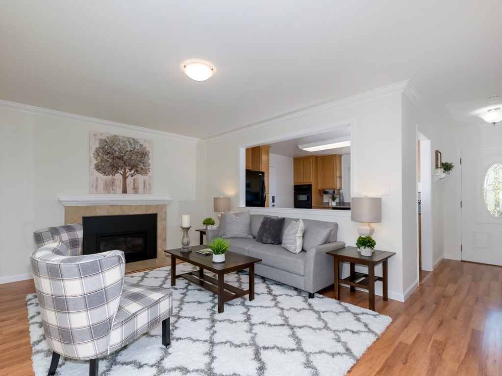 006_Living Room to Kitchen