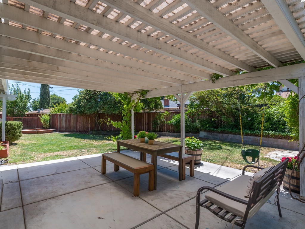 019_Patio and Backyard