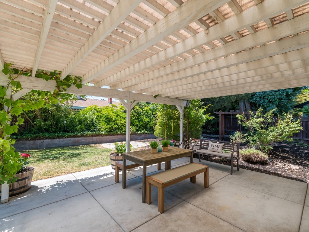 020_Patio and Backyard