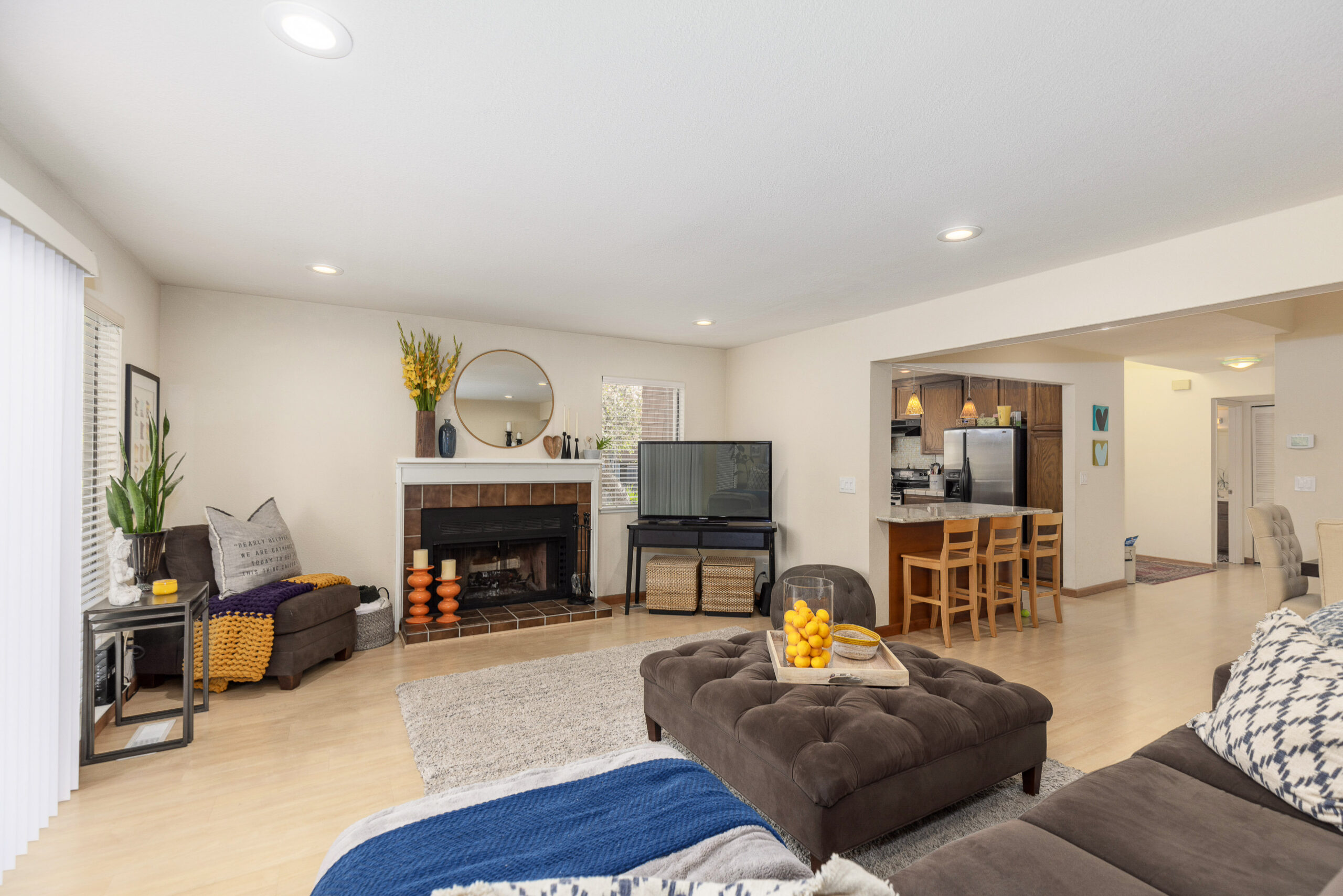 009_Living Room-Kitchen