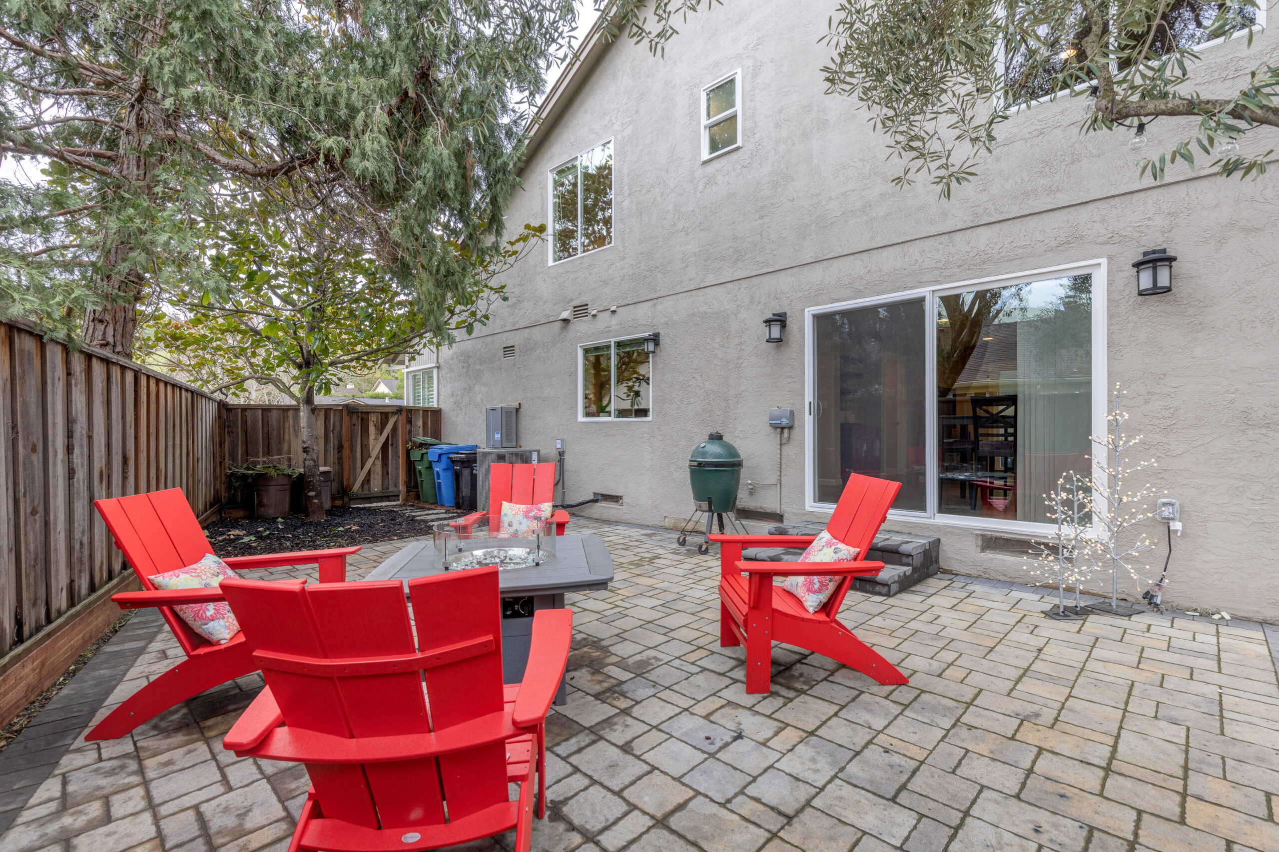 047_Side of Home-Patio