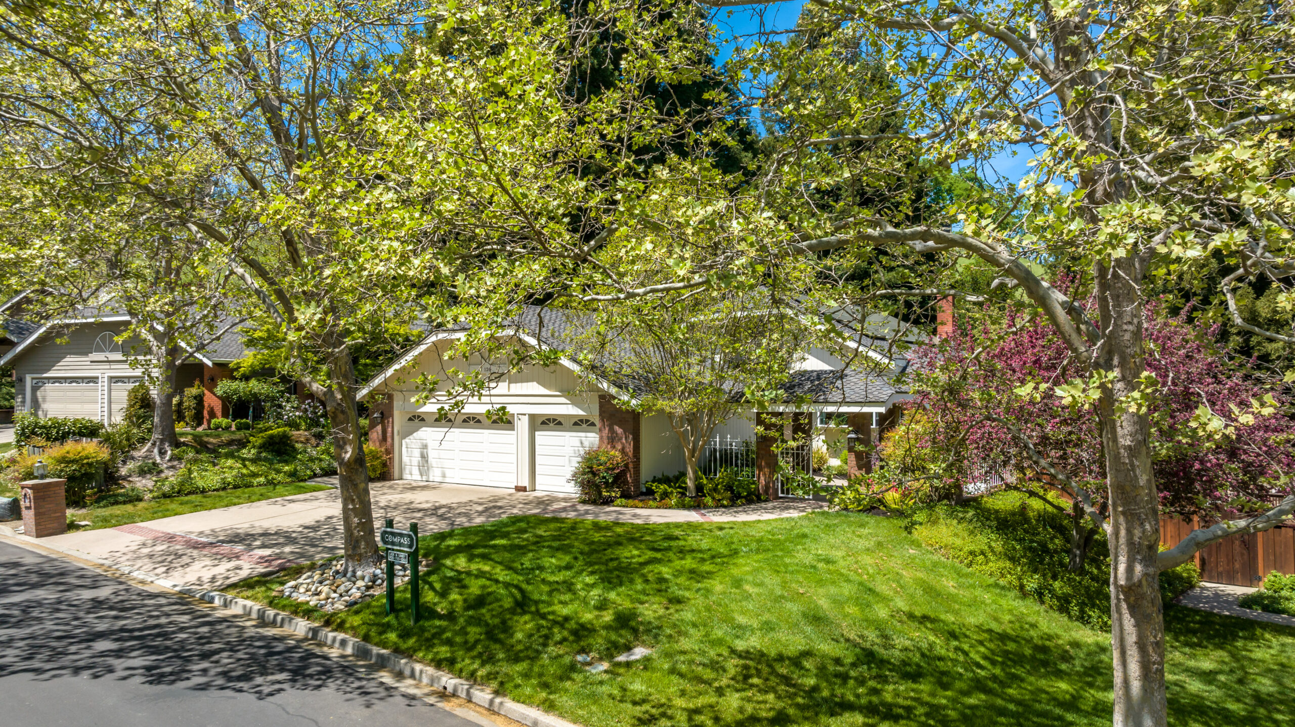 003_126 Oakridge Dr1