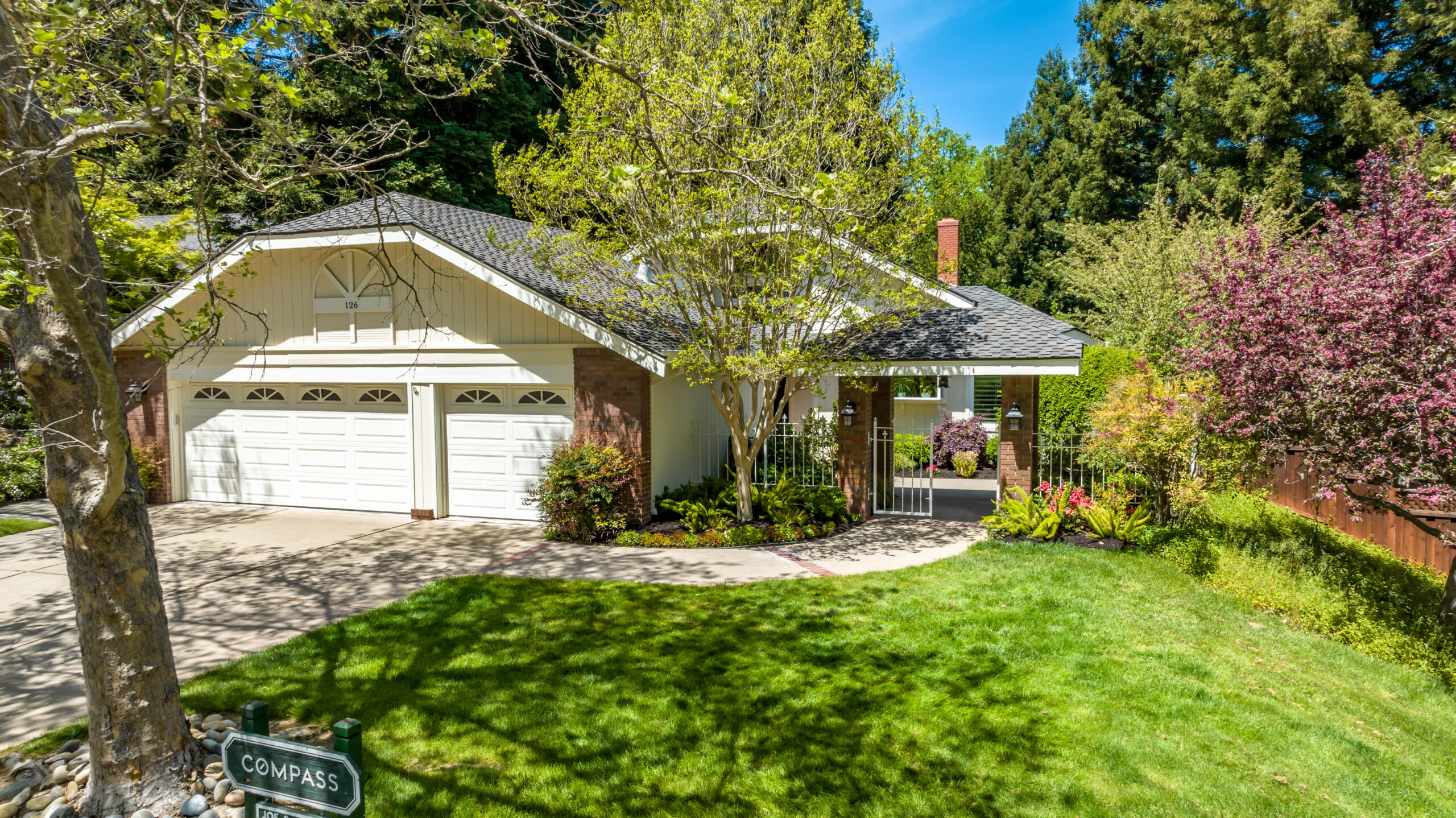 004_126 Oakridge Dr2