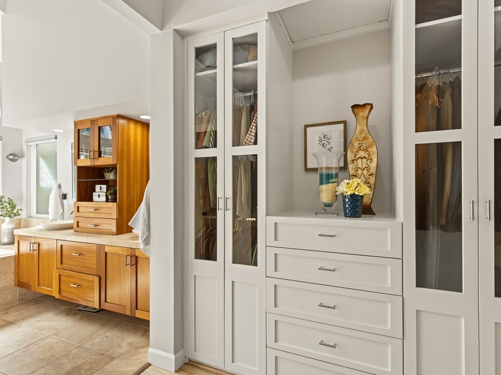 041_Primary Walk In Closet