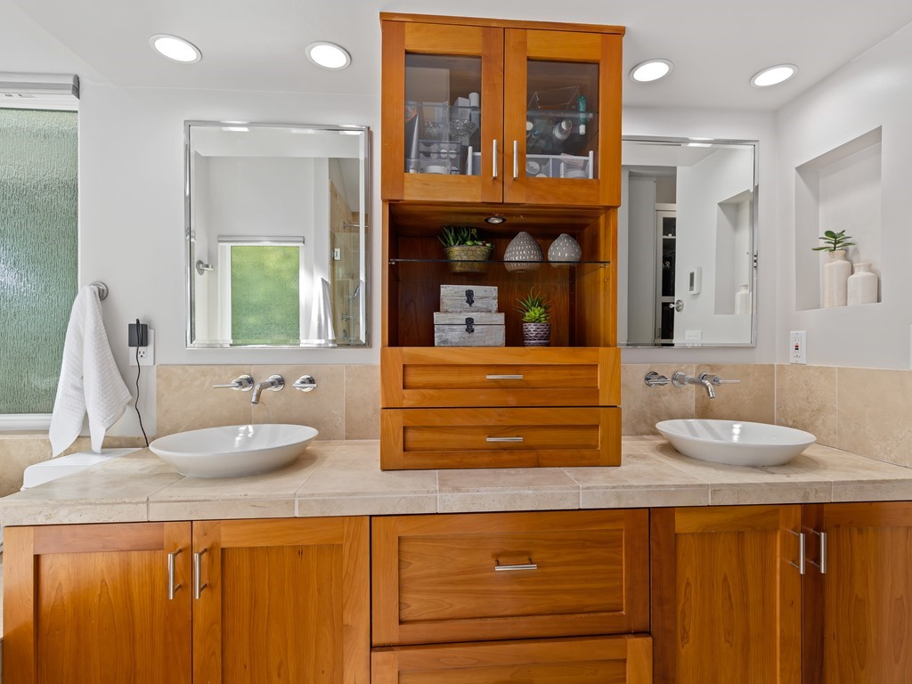 044_Primary Bathroom